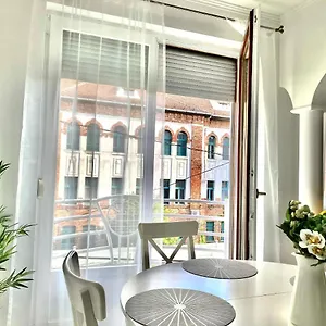 https://mirell-apartman.szeged-hotels.com