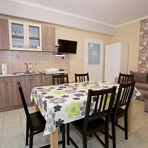 Zoli Apartmanok-timi Koelcsey 34-36 Apartament