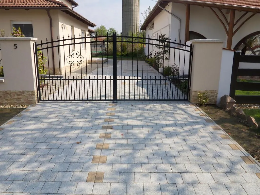 Aura Apartman Hajdúszoboszló 0*,